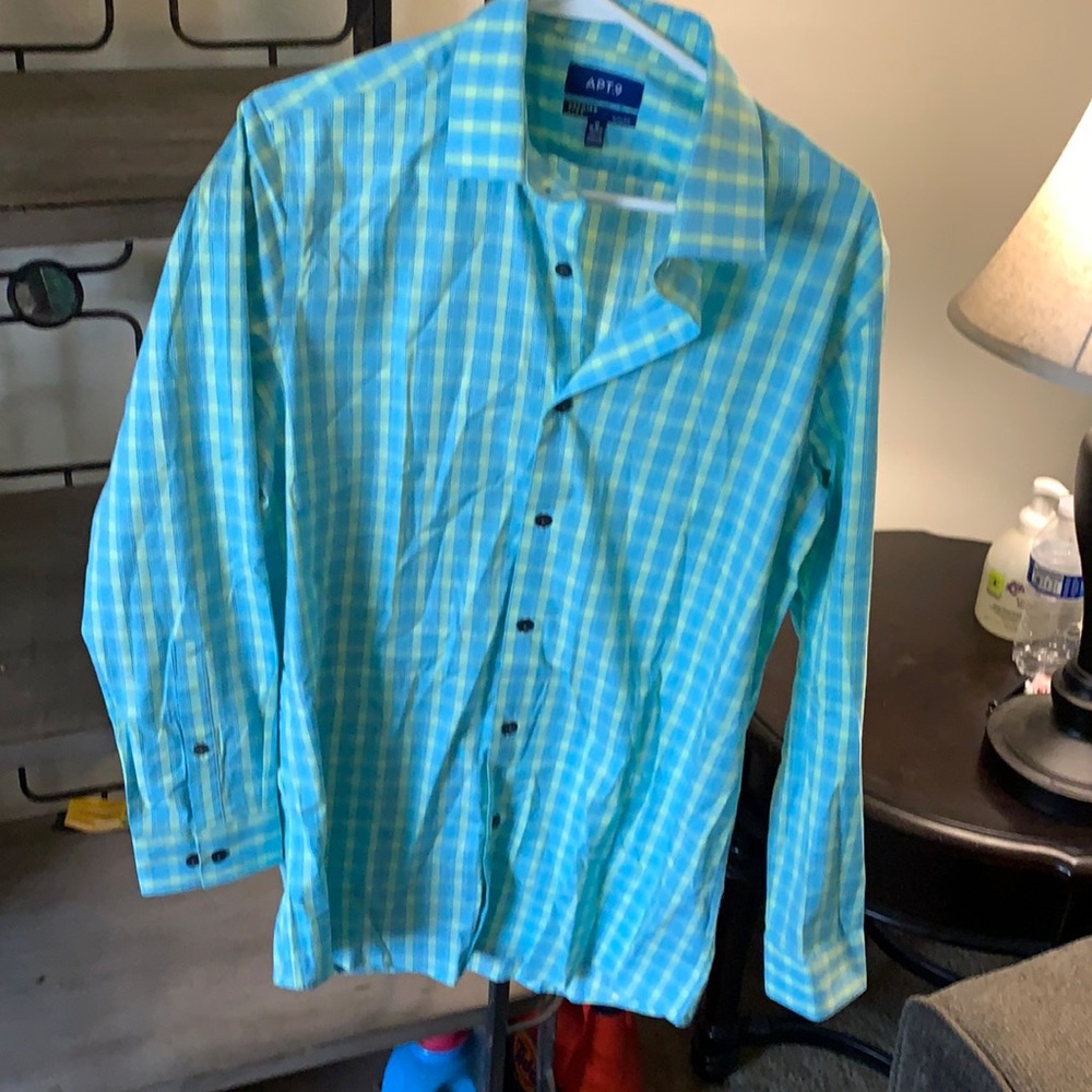 APT button up shirt brand new condition never been worn
